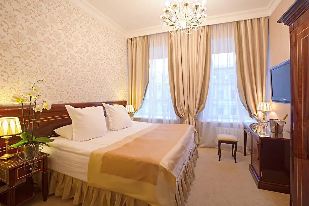 Golden Triangle Boutique Hotel St. Petersburg 4*,