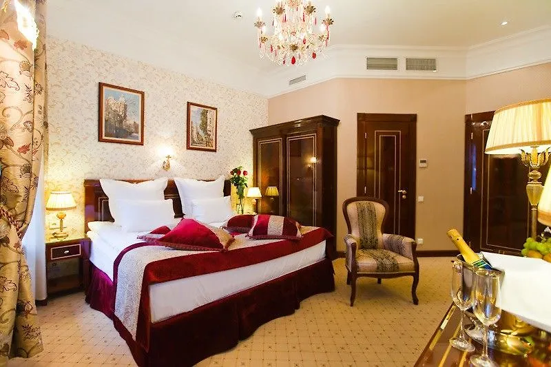 Golden Triangle Boutique Hotel St. Petersburg Rusya